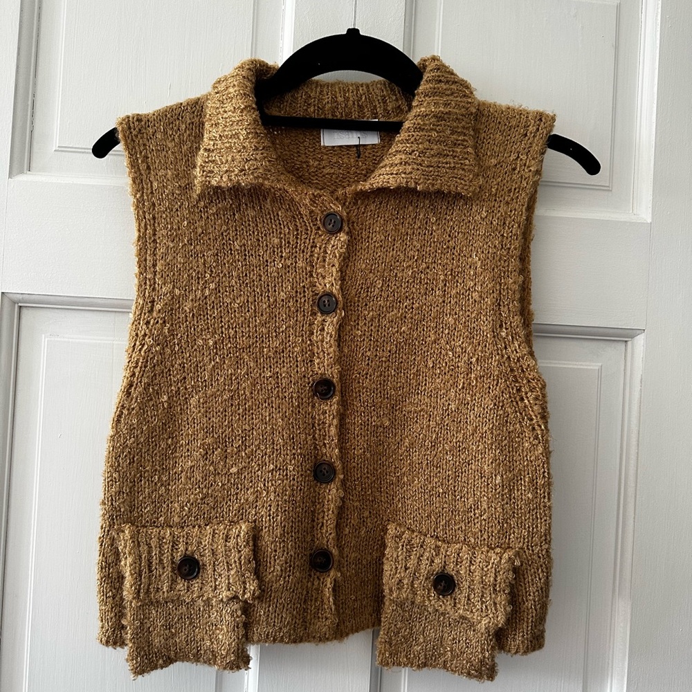 Isalis Women's Brown Knit Sweater Vest